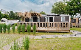 Moderne chalet op het strand